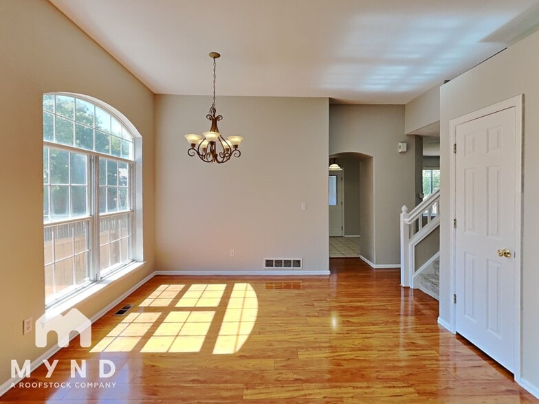 Building Photo - 2421 S Harlan Ct