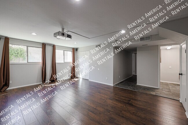 Building Photo - 8556 E Keim Dr