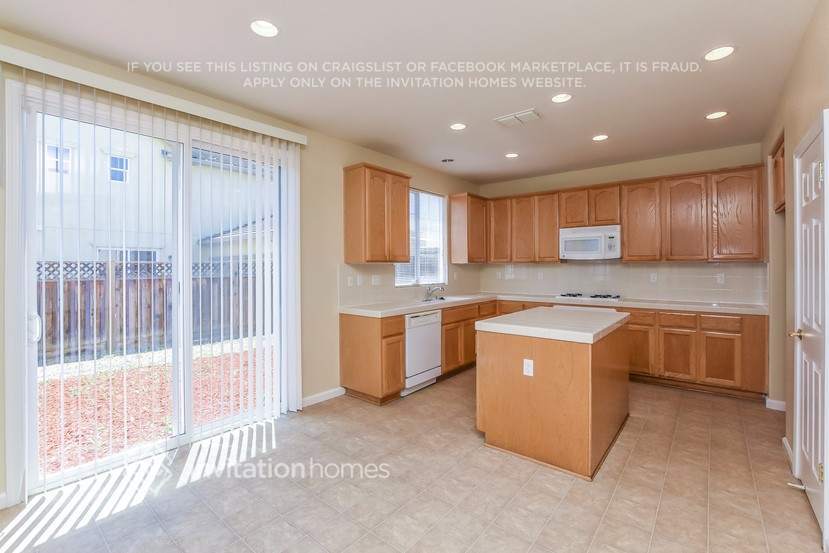 Building Photo - 1311 Isabel Ct