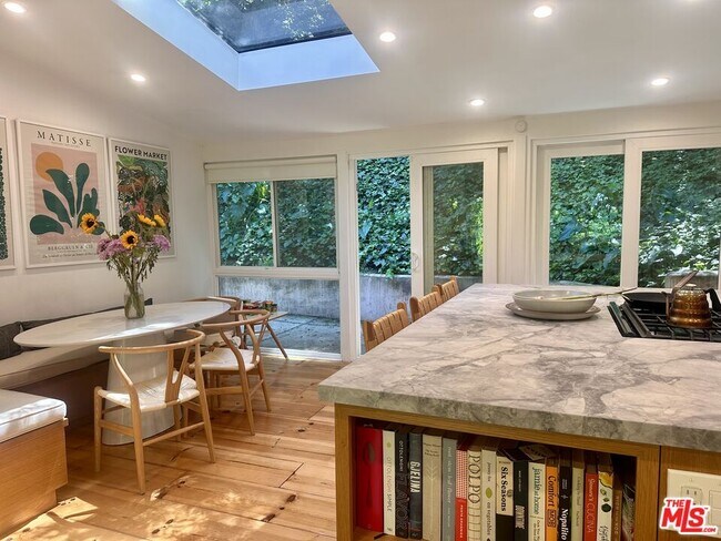 Building Photo - 8350 Lookout Mountain Ave