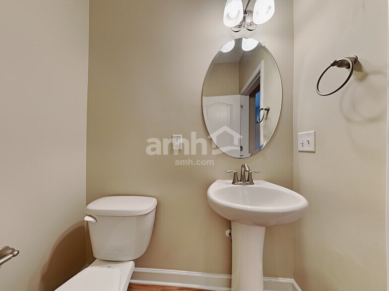 Building Photo - 228 Longford Dr