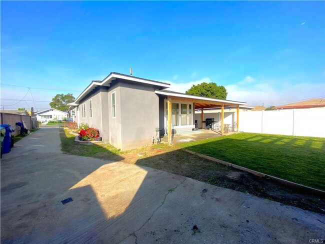 Building Photo - Cozy Single Family Home in Gardena!