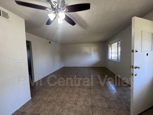 Building Photo - 4479 La Cresta Way