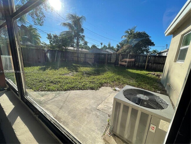 Building Photo - 1810 SW 64th Ter