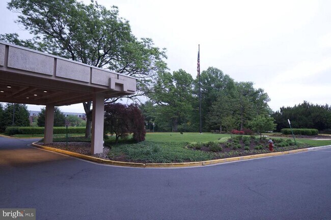 Building Photo - 1800 Old Meadow Rd