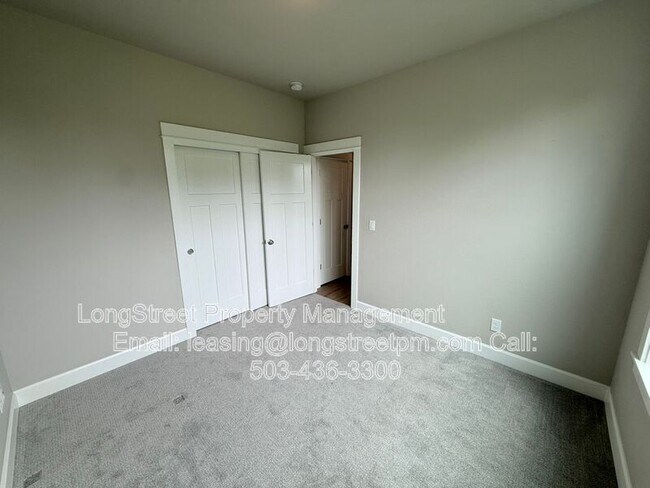 Building Photo - 5028 SW Hudson Ave
