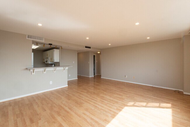 Building Photo - 4600 Duke St