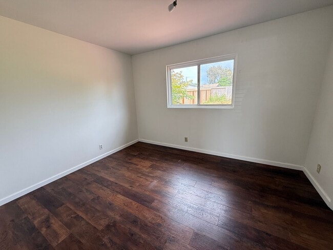Building Photo - Cardiff SHORT TERM RENTAL MAX 6 months  3 ...