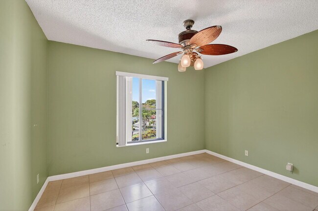 Building Photo - 812 Sky Pine Way