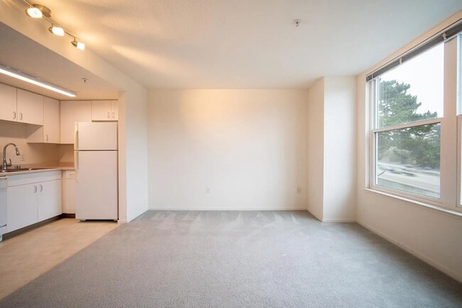Building Photo - 8200 Oceanview Terrace