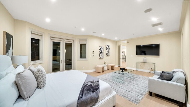 Building Photo - 1447 San Ysidro Dr