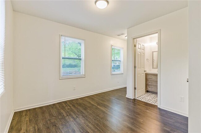 Building Photo - 937 Lawton St SW