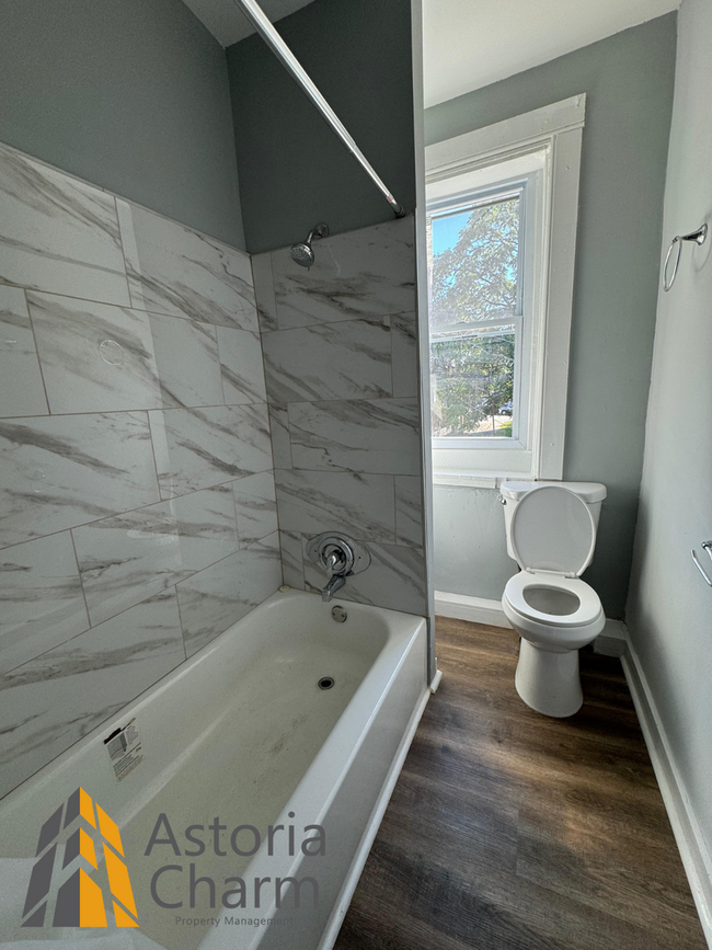 Building Photo - Newly Renovated 3BD/1.5BA townhome in Balt...