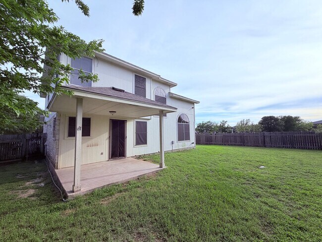 Building Photo - 3 BEDROOMS + AN OFFICE, 3 FULL BATHROOMS -  LIGHT AND BRIGHT INSIDE