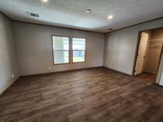 Building Photo - 12 Eland Dr