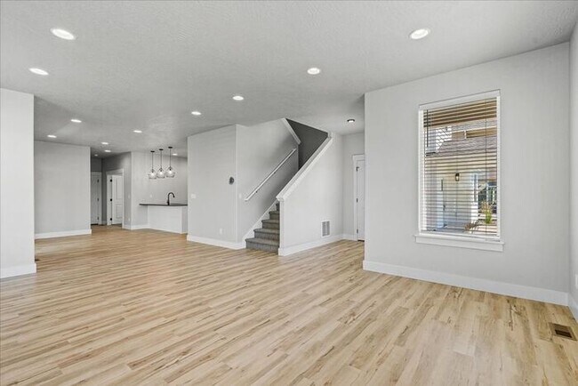 Building Photo - Perfectly designed 5-bedroom, 3-bath single family home