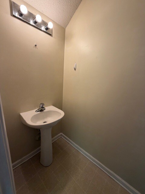 Building Photo - 6229 Creekbrooke Ct