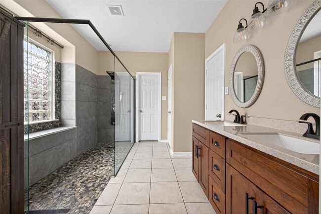 Building Photo - 20827 Rose Crossing Ln