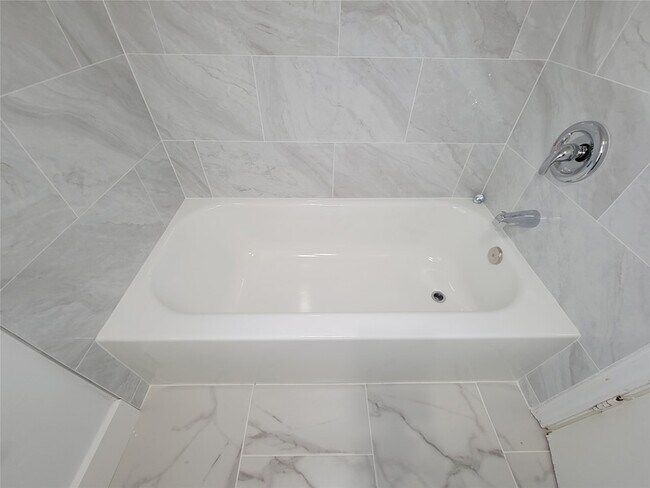 Building Photo - 13406 Glen Erica Dr