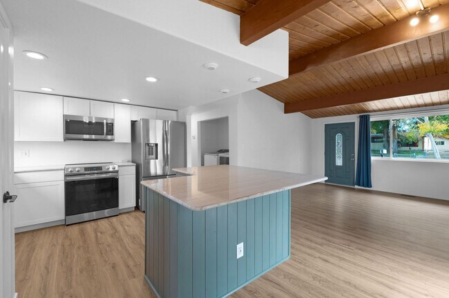 Building Photo - Adorable updated 2bdrm rancher