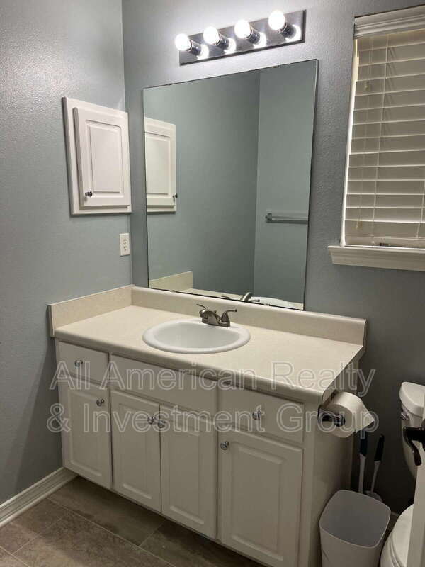 Building Photo - 917 Lajolla Ln
