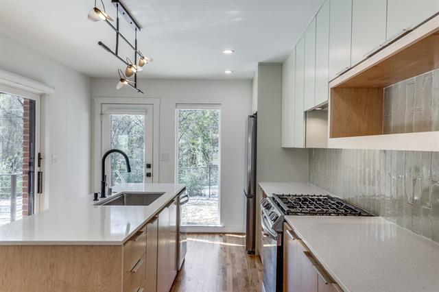 Building Photo - 1820 Mariposa Dr