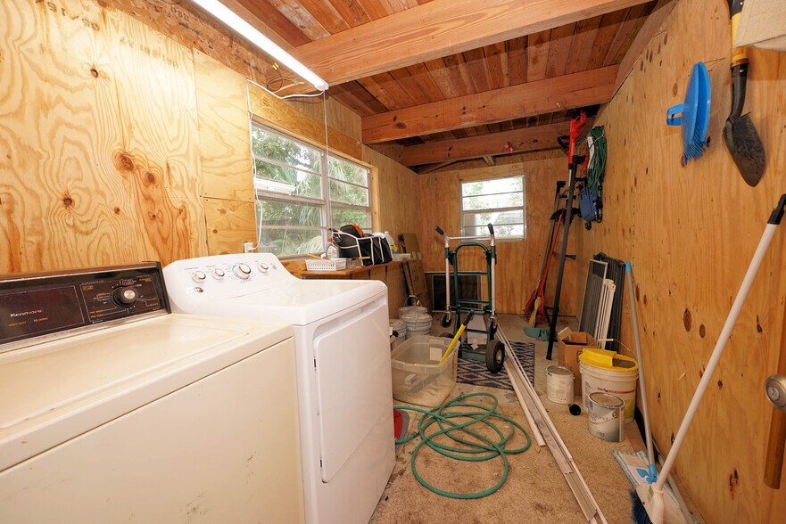 laundry room - 62 Meigs Dr