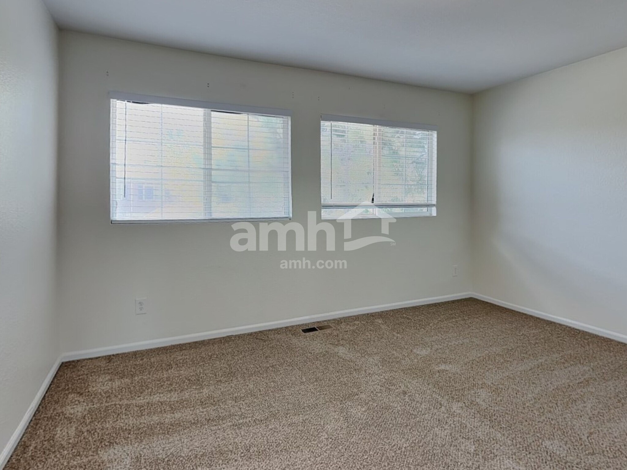 Building Photo - 9762 Chambers Dr