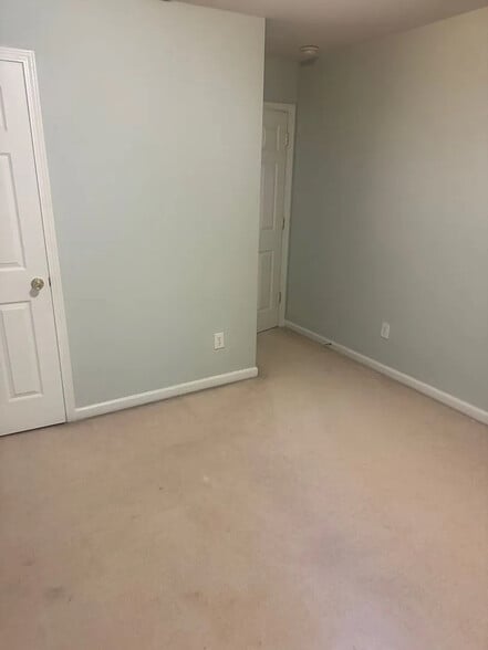 Building Photo - Room in Townhome on Dunford St