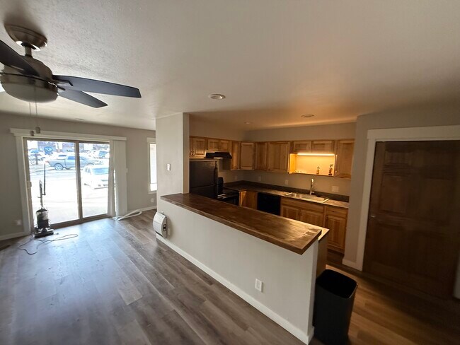 Building Photo - 1210 Avenida Del Sol