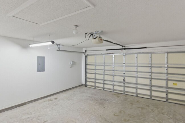 Building Photo - 3 Bedroom in Crestview!!