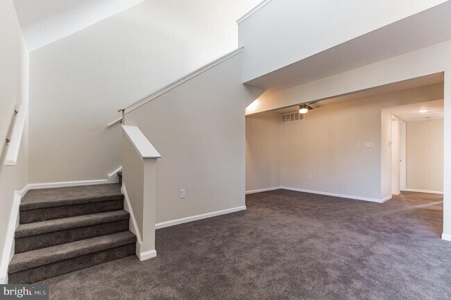 Building Photo - 65 Sandybrook Dr
