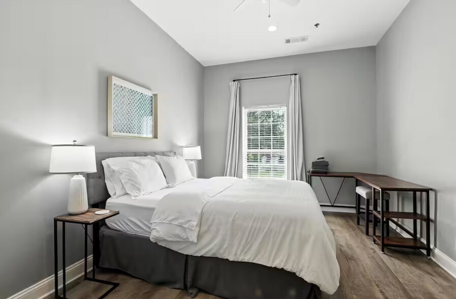 Building Photo - 492 N Thomas St