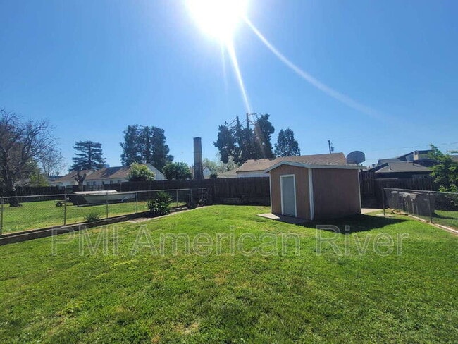 Building Photo - 625 Elizabeth St