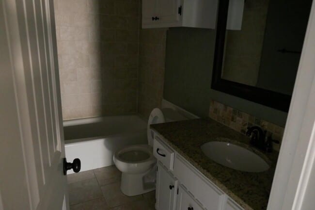 Building Photo - 2315 NE Village Dr