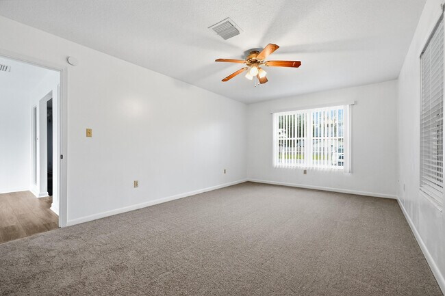 Building Photo - 1416 Palm Blvd S