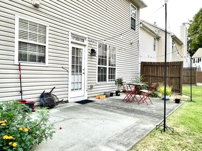 Building Photo - 2615 Avery Park Cir