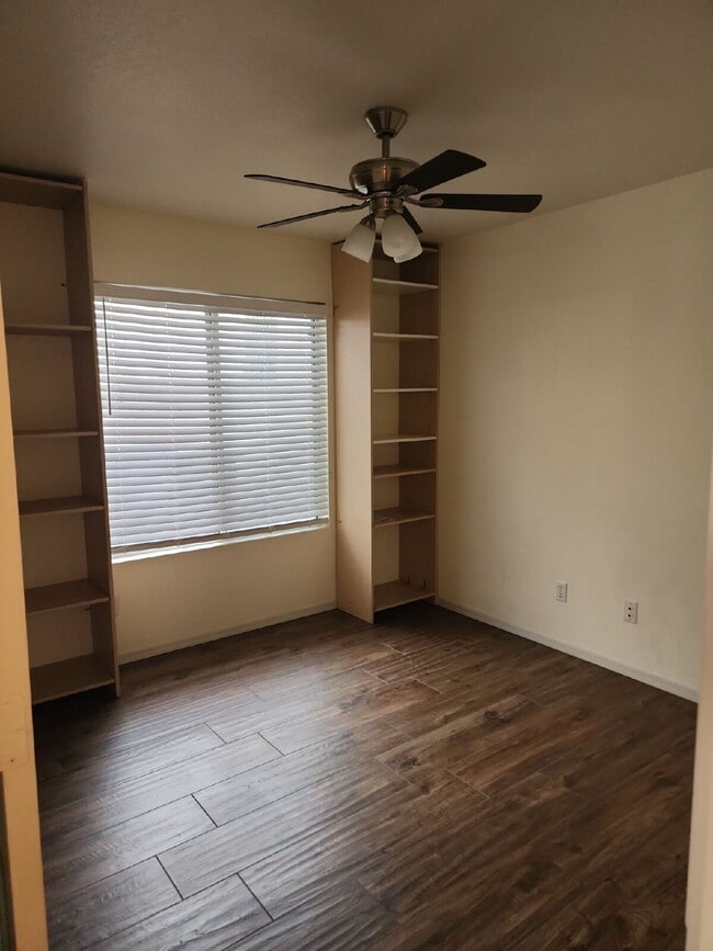 Building Photo - "Spacious 4-Bedroom Glendale Gem with Granite Elegance - 2018 Sq Ft of Comfort!"