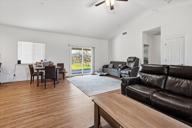 Building Photo - 30535 Rd 400