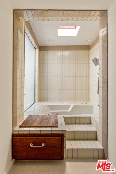 Building Photo - 4965 Calvin Ave