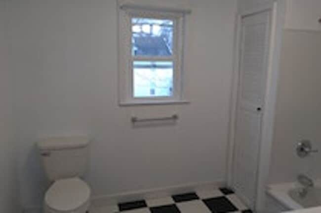 Building Photo - 2 bedroom apartment