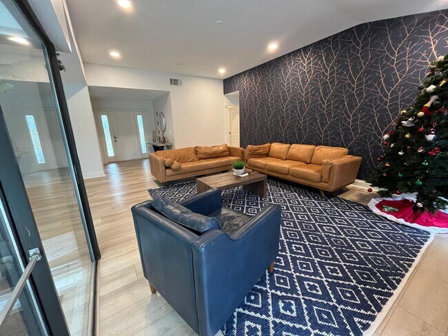 Building Photo - 12305 Sawgrass Ct