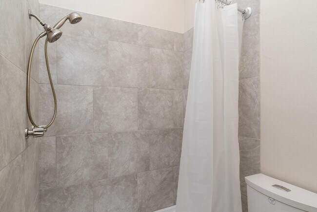 Building Photo - Spacious 3 Bedroom, 3 Bathroom Willowbrook Condo in Gunbarrel