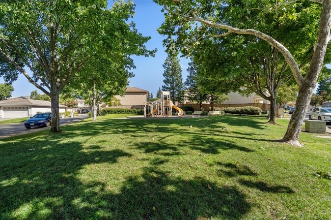 Building Photo - 751 Silchester Ct