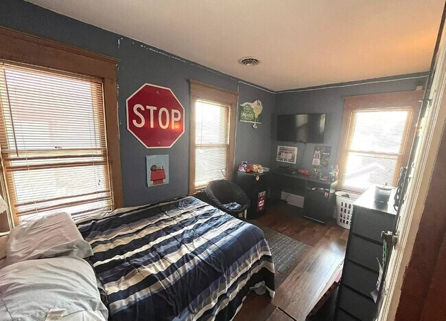 Bedroom 4 w/ Plenty of Natural Light and Space, plus 1 Smoke Detector - 1507 W Barker Ave