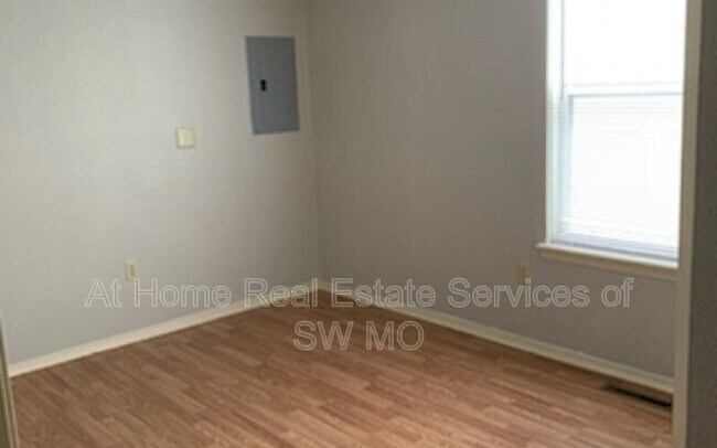 Building Photo - 1636 N Benton Ave