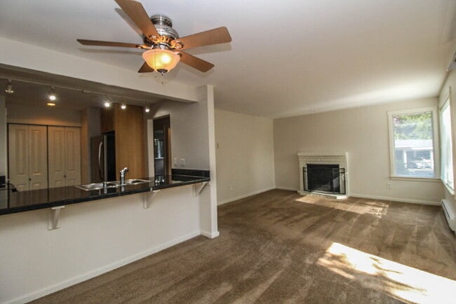 Building Photo - 11303 NE 128th St