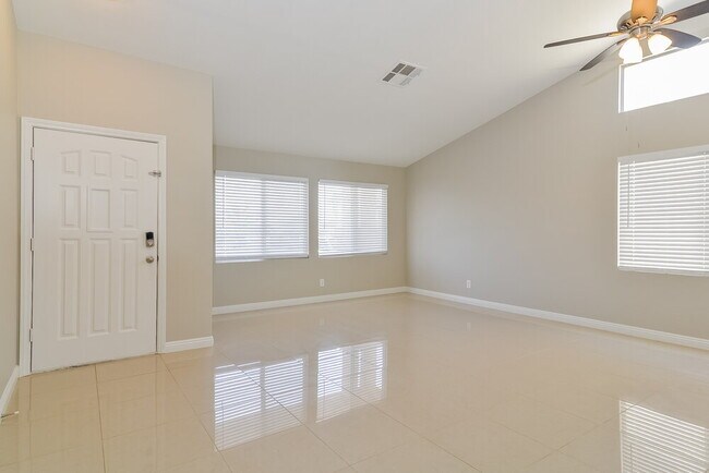 Building Photo - 312 Carole Little Ct