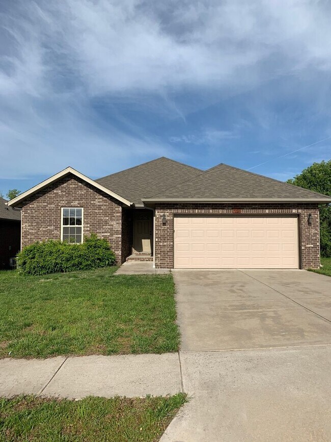 Primary Photo - 3 Bedroom Home in South Springfield