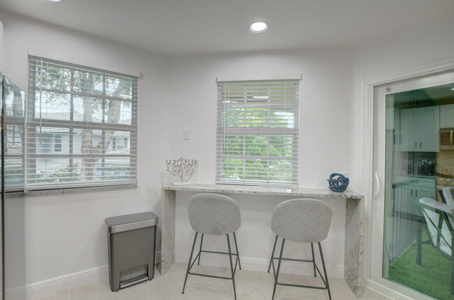 Building Photo - 6553 Via Regina